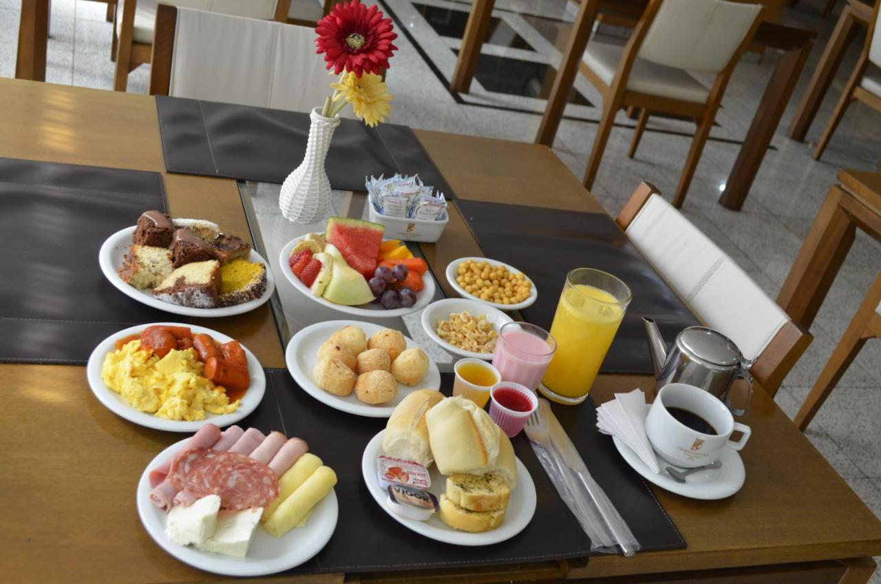 Constantino Hotel E Eventos Juiz de Fora Exteriér fotografie A typical continental breakfast