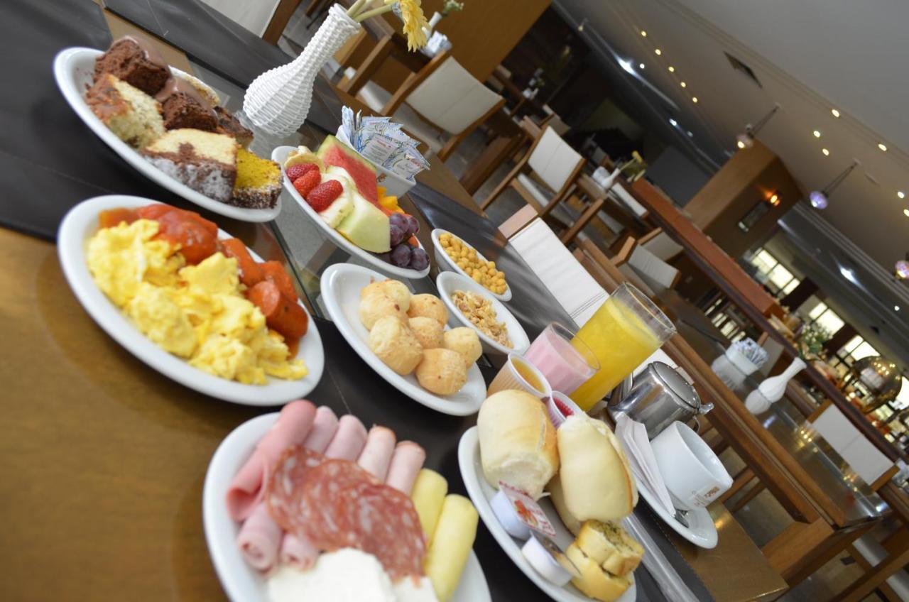 Constantino Hotel E Eventos Juiz de Fora Exteriér fotografie A breakfast buffet