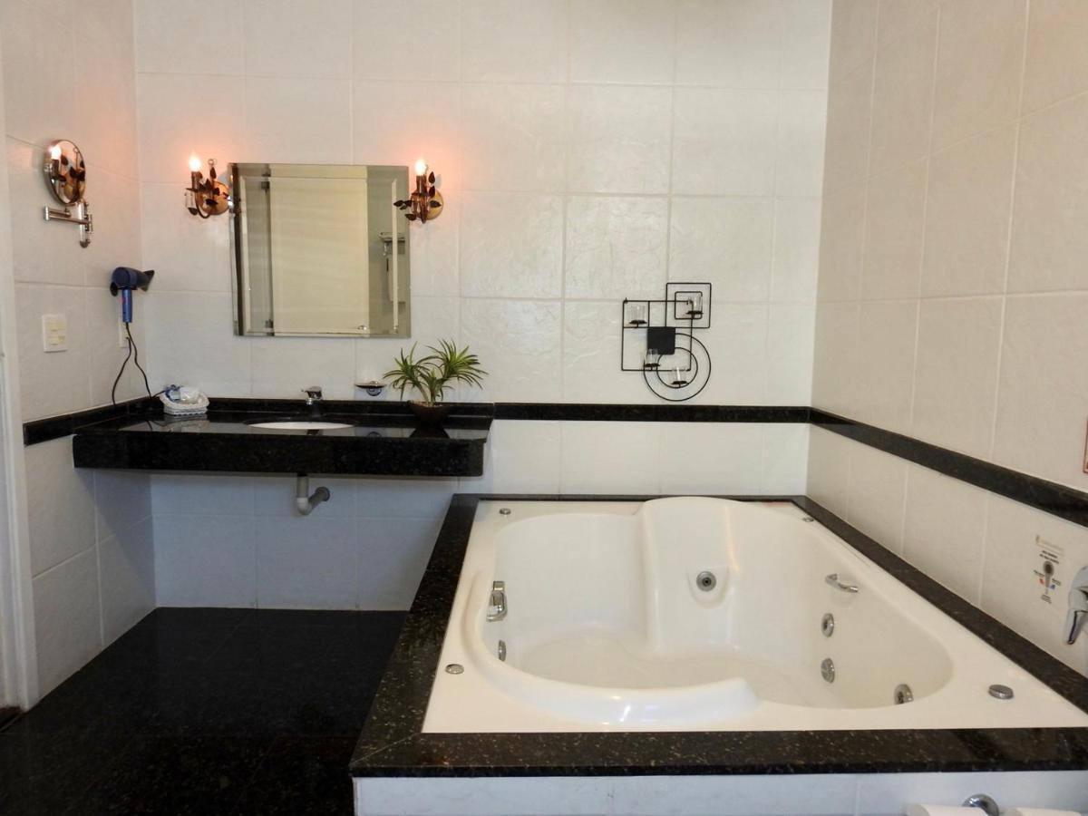 Constantino Hotel E Eventos Juiz de Fora Exteriér fotografie A whirlpool bathtub