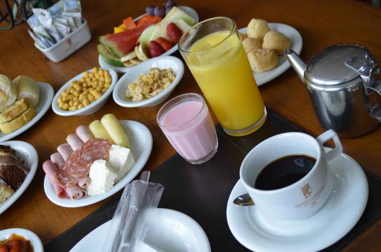 Constantino Hotel E Eventos Juiz de Fora Exteriér fotografie A typical breakfast in Brazil