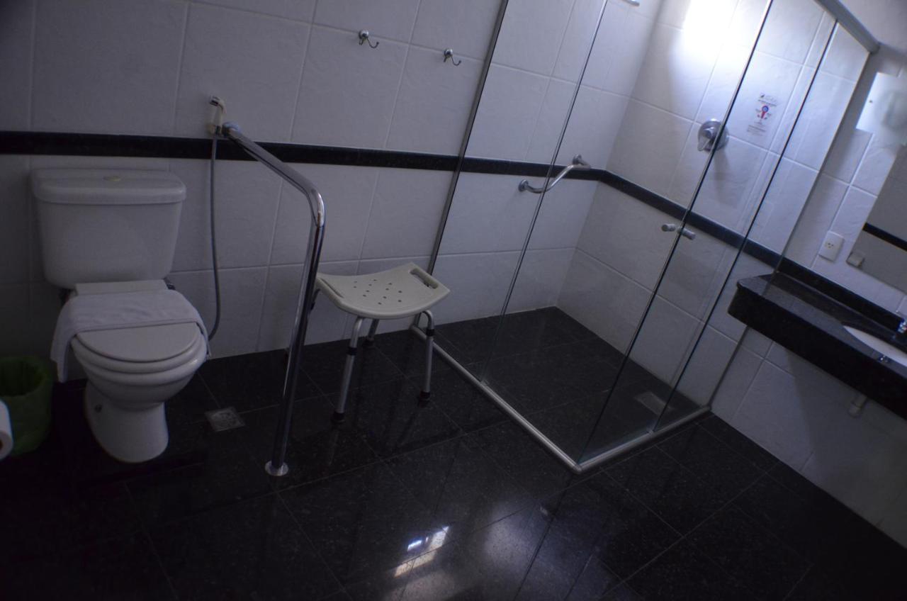 Constantino Hotel E Eventos Juiz de Fora Exteriér fotografie Bathroom with a shower seat