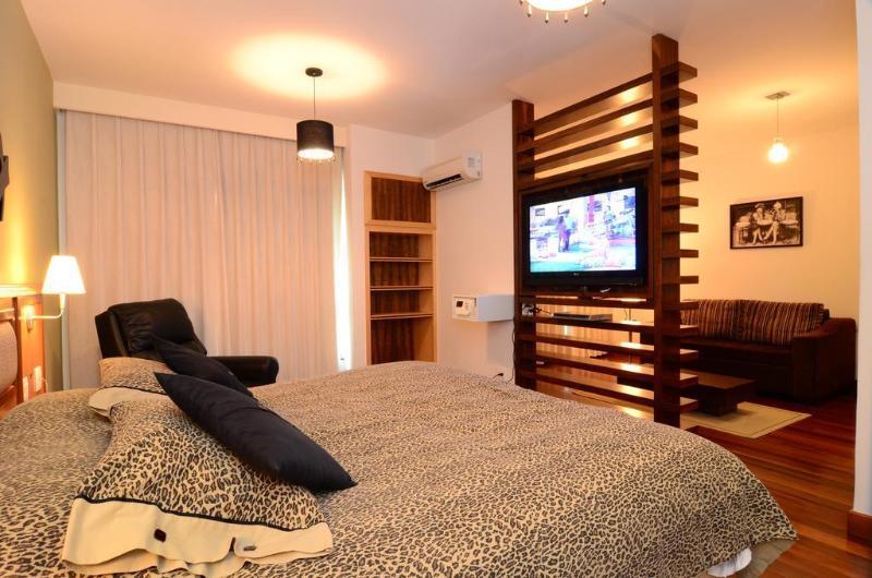 Constantino Hotel E Eventos Juiz de Fora Exteriér fotografie A bedroom with a television